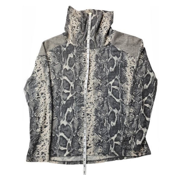 Cable & Gauge Black and White Snake Print Cowl Neck Turtleneck Sweater - Picture 8 of 14